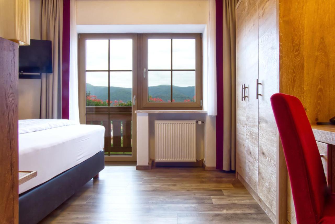 Garnihotel Zur Linde - Bayerischer Wald - Aktivcard Mit 154 Kostenfreien Leistungen - Kostenloser Parkplatz ローベルク エクステリア 写真