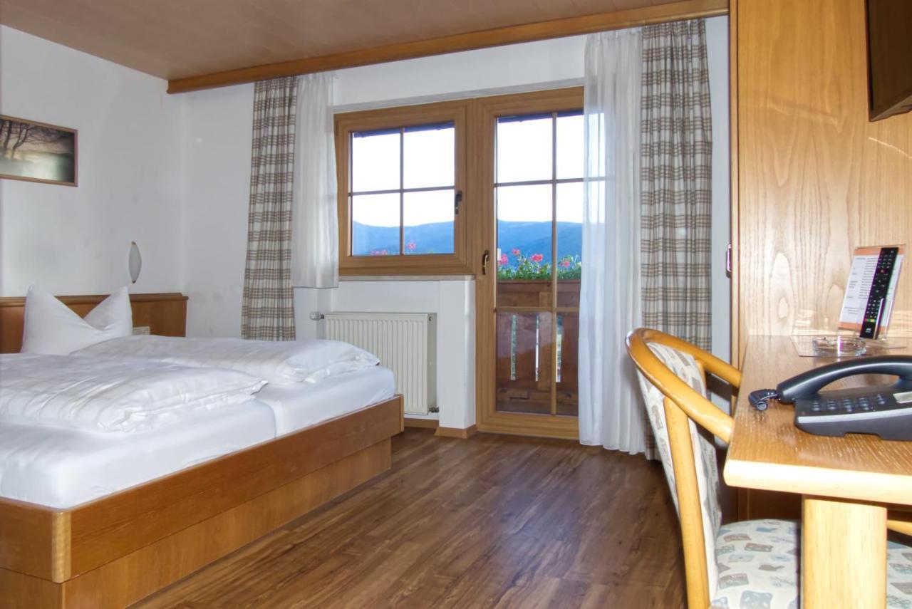 Garnihotel Zur Linde - Bayerischer Wald - Aktivcard Mit 154 Kostenfreien Leistungen - Kostenloser Parkplatz ローベルク エクステリア 写真